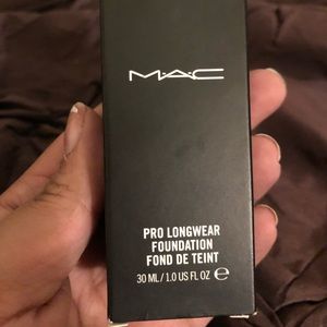 Mac pro longwear foundation NC25